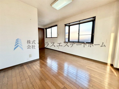 【その他】 | 兵庫区笠松通　店舗付住宅 | 4階の洋室♪周辺の建物が低いので採光良好です♪