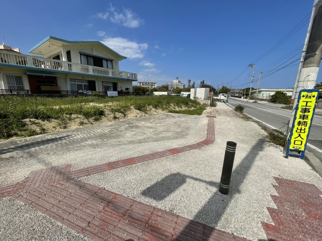 南城市佐敷新里－区画②（全2区画）の外観|南城市佐敷新里
サンサンロード沿いの角地