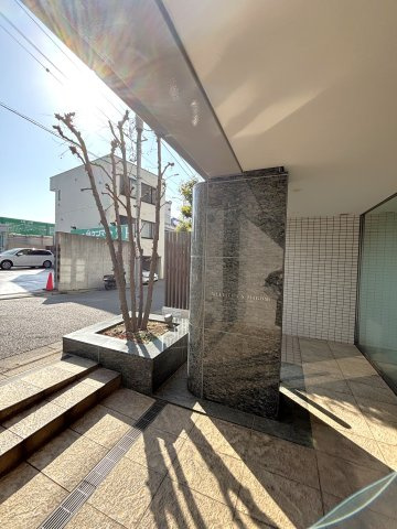 ウェリスアイズ馬込のエントランス