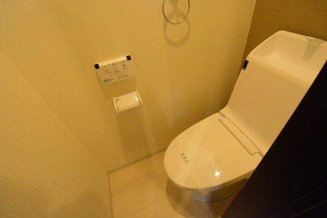 シンプルで使いやすいトイレです♪