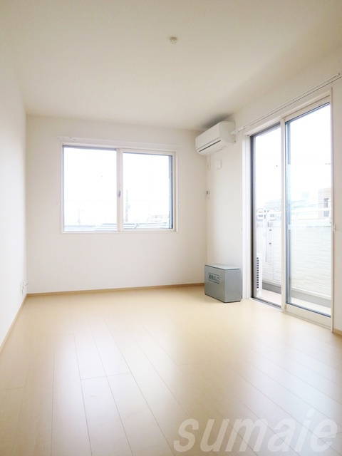 カシオラⅡの居間・リビング|☆フローリングの広くてキレイな洋室です☆