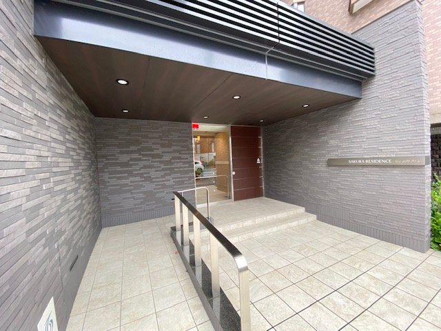 SAKURAレジデンスのエントランス