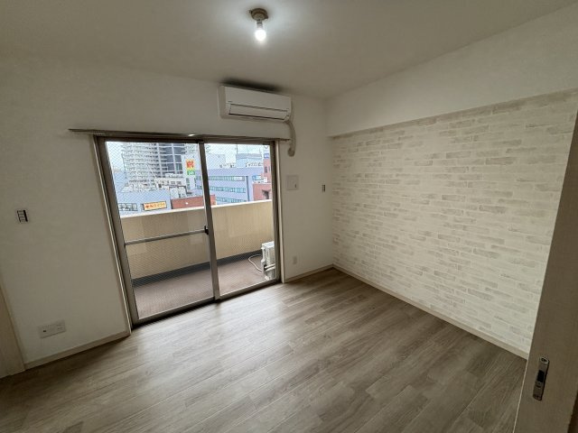 ニュー千葉稲毛ビルの寝室|広くて明るい寝室