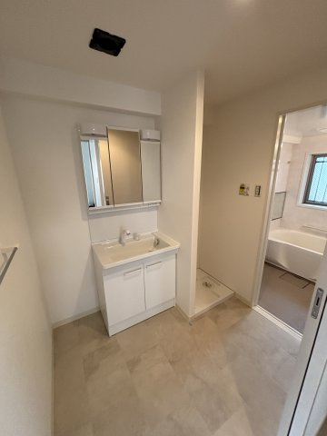 ニュー千葉稲毛ビルの洗面所|スペースが確保できる洗面所です