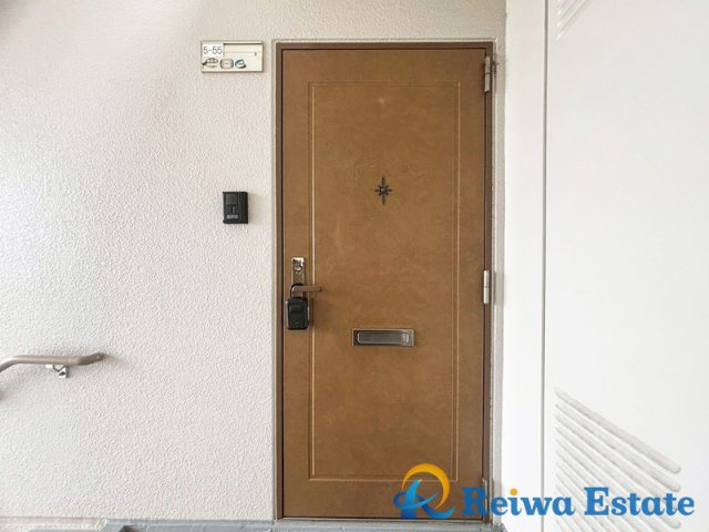 サニータウン茅ヶ崎　5号棟の玄関