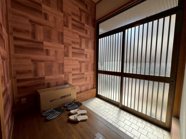 北永井町戸建の玄関