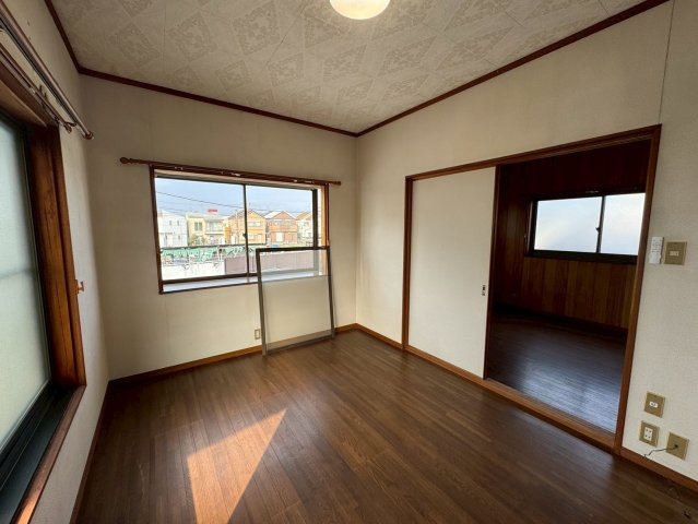 北永井町戸建の洋室