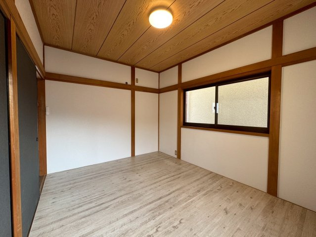 北永井町戸建の洋室