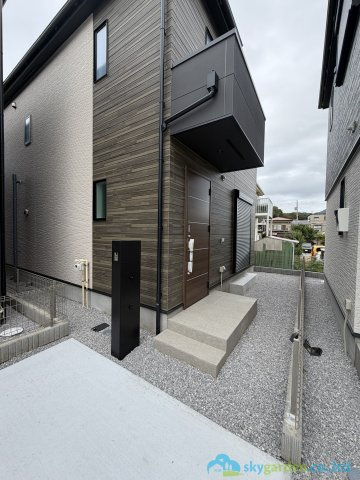 秦野市第2曽屋　新築戸建　全9棟4号棟の玄関