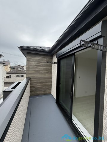 秦野市第2曽屋　新築戸建　全9棟4号棟のバルコニー