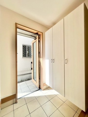 名東区香流三丁目戸建の玄関|天井まである高いジューズクローゼット！