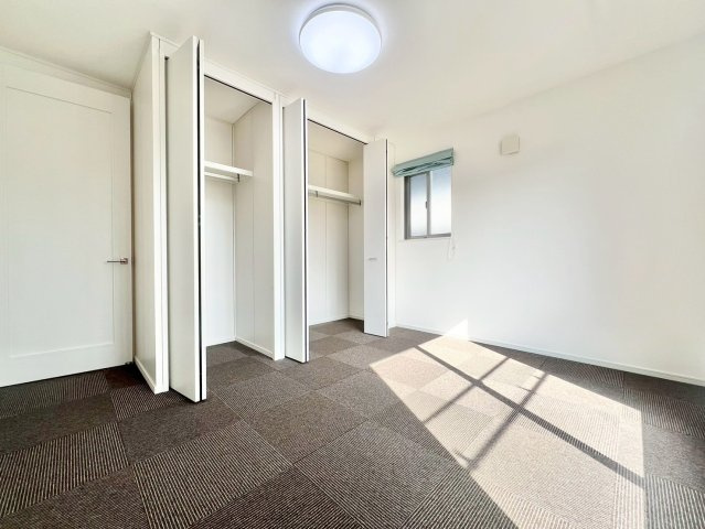 名東区香流三丁目戸建の洋室|各部屋にクローゼットも設置されており、収納力も高い洋室です！