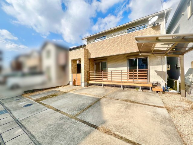 名東区香流三丁目戸建の外観|屋根付き駐輪場、屋外水栓あり！