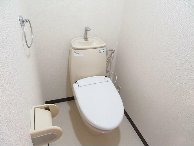 藤沢市羽鳥２丁目の賃貸マンションのトイレ|清潔感のあるトイレです
