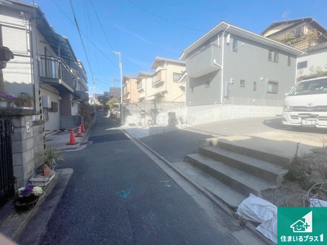 ★京都市伏見区深草願成町　第3期　新築一戸建ての外観|周辺は落ち着いた街並みの住宅地！子育てがしやすい住環境です！まだ未完成ですが、現地でしかわからない事もございます。是非一度ご覧ください。