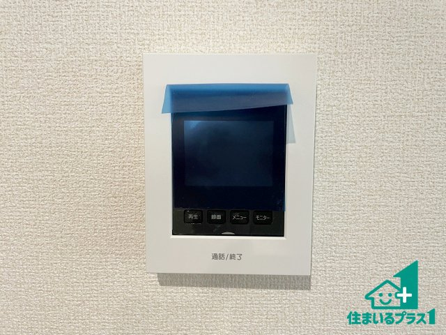 ★京都市伏見区深草願成町　第3期　新築一戸建ての防犯設備|カラーモニターインターホン！声だけでなく来訪者の姿や顔がモニターで確認できるので、小さなお子様がいらっしゃるご家庭でも安心できます！