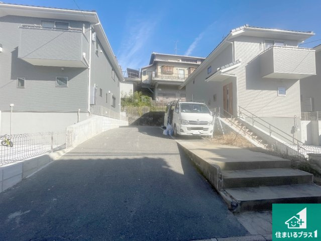 ★京都市伏見区深草願成町　第3期　新築一戸建ての外観|周辺は落ち着いた街並みの住宅地！子育てがしやすい住環境です！まだ未完成ですが、現地でしかわからない事もございます。是非一度ご覧ください。