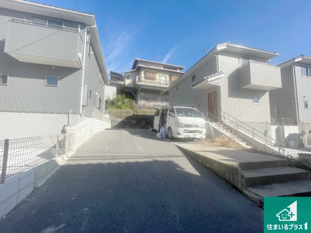 ★京都市伏見区深草願成町　第3期　新築一戸建ての外観|周辺は落ち着いた街並みの住宅地！子育てがしやすい住環境です！まだ未完成ですが、現地でしかわからない事もございます。是非一度ご覧ください。