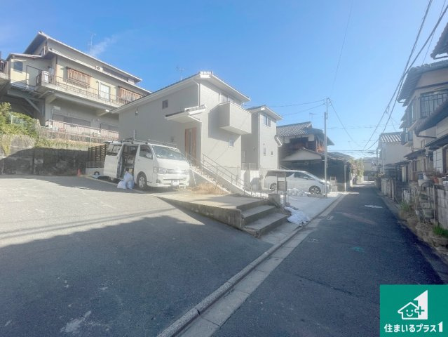 ★京都市伏見区深草願成町　第3期　新築一戸建ての外観|周辺は落ち着いた街並みの住宅地！子育てがしやすい住環境です！まだ未完成ですが、現地でしかわからない事もございます。是非一度ご覧ください。