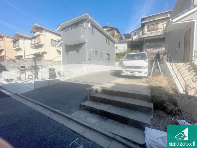 ★京都市伏見区深草願成町　第3期　新築一戸建ての外観|周辺は落ち着いた街並みの住宅地！子育てがしやすい住環境です！まだ未完成ですが、現地でしかわからない事もございます。是非一度ご覧ください。