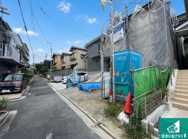 京都市伏見区深草願成町　第3期　新築一戸建ての外観|周辺は落ち着いた街並みの住宅地！子育てがしやすい住環境です！まだ未完成ですが、現地でしかわからない事もございます。是非一度ご覧ください。