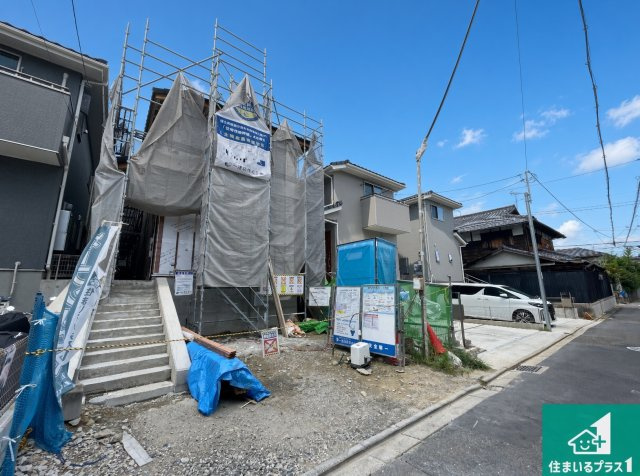 京都市伏見区深草願成町　第3期　新築一戸建ての外観|周辺は落ち着いた街並みの住宅地！子育てがしやすい住環境です！まだ未完成ですが、現地でしかわからない事もございます。是非一度ご覧ください。