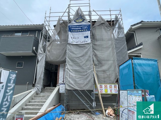 京都市伏見区深草願成町　第3期　新築一戸建ての外観|周辺は落ち着いた街並みの住宅地！子育てがしやすい住環境です！まだ未完成ですが、現地でしかわからない事もございます。是非一度ご覧ください。