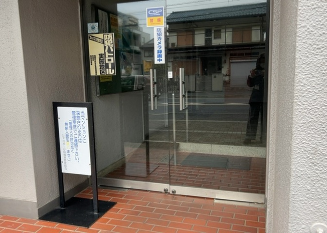 【ロビー】 | シャンボール相模原 | ロビーというと、エントランスと何がちがうの？と思いますよね。実はロビーとエントランスには明確な決まりはありません。物件によっては、エントランスを入って広がるある程度の広さのある空間がロビーとなります。