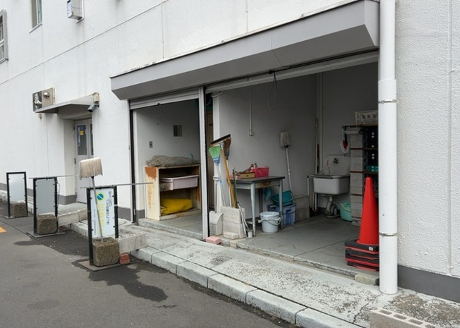 【設備】 | シャンボール相模原 | 共有部分は、住民なら誰もが使える設備のこと。例えば駐車場やエレベーター、インターネット設備、セキュリティ設備などがあります。他にも、マンションの廊下・外部階段やエントランス・ゴミ置き場などがあります。