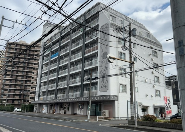 【外観】 | シャンボール相模原 | 隣家の土地はどうなっているのか、生活利便施設が近くにあるのか、学校まで近いかなど、お客様のライフスタイルにあわせたイメージが重要です。また、近くにあると困る施設が近くにないかも確認するといいでしょう。