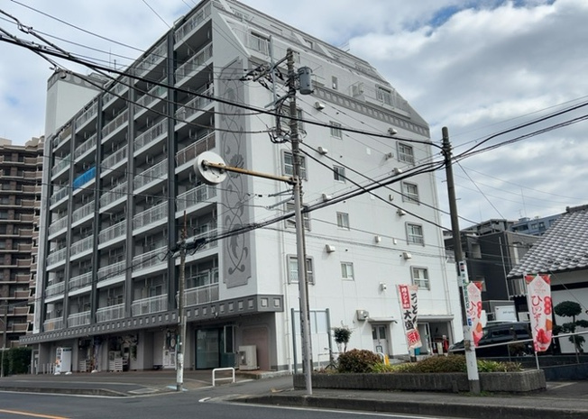 【外観】 | シャンボール相模原 | 景色重視でお家選ぶをするとスーパーが遠い！学校が遠い！など生活をするうえで利便性で困ることもあります。まず一度現地を見学する際に、周辺の施設などがあるかを確認し、暮らし始めた後のことを想像しましょう。