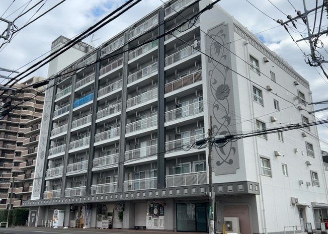 【外観】 | シャンボール相模原 | ＲＣ造、Reinforced Concreteは直訳すると補強されたコンクリートです。主に柱や梁・床・壁が鉄筋とコンクリートで構成おり、鉄筋を組んだ型枠にコンクリートを流し込んで固めたものを指します。