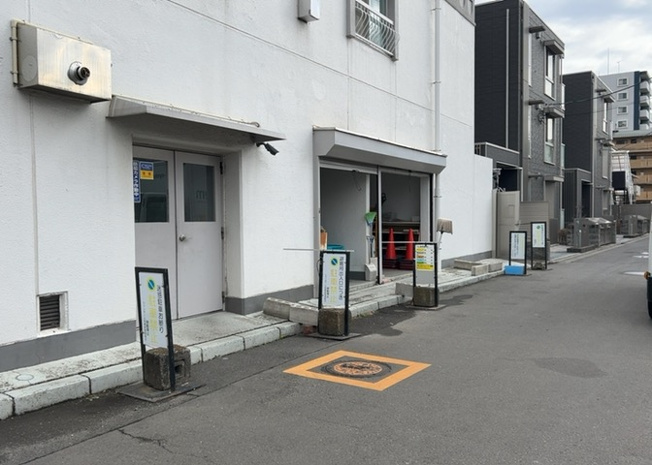 【駐車場】 | シャンボール相模原 | 駐車場と明記されていても、最小スペースでつくられた駐車場だと大型車は駐車できなかったり、出入りしにくくなったりする可能性があります。お車のサイズと購入したい物件の駐車場のサイズを現地で確認しましょう。