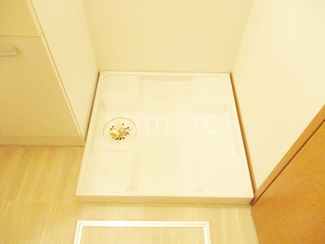 サニーハウスの設備|洗濯機置き場です☆