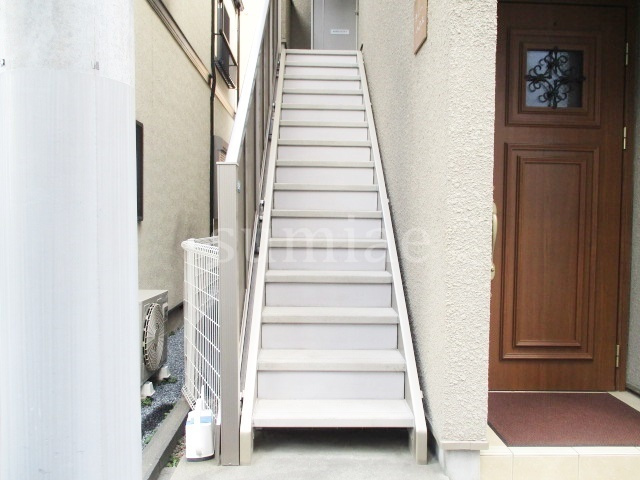 サニーハウスのエントランス|建物の入り口です☆