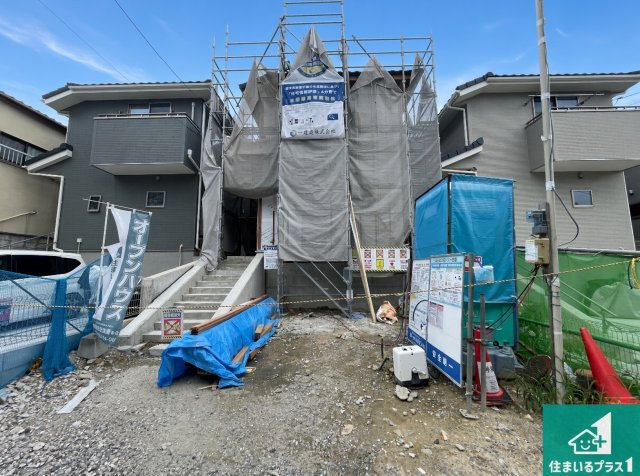 京都市伏見区深草願成町　第3期　新築一戸建ての外観|周辺は落ち着いた街並みの住宅地！子育てがしやすい住環境です！まだ未完成ですが、現地でしかわからない事もございます。是非一度ご覧ください。