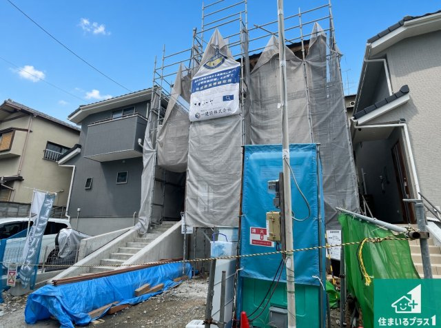 京都市伏見区深草願成町　第3期　新築一戸建ての外観|周辺は落ち着いた街並みの住宅地！子育てがしやすい住環境です！まだ未完成ですが、現地でしかわからない事もございます。是非一度ご覧ください。