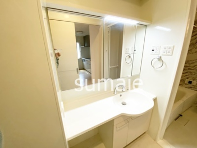 ブライト　Aの洗面所|大きな鏡の洗面台☆