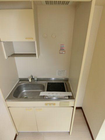 【キッチン】 | サンアマノ小平 | キッチンはＩＨコンロ１口付き。