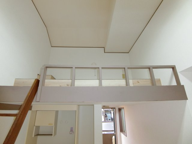 【内装】 | サンアマノ小平 | 上部にロフトあり。
