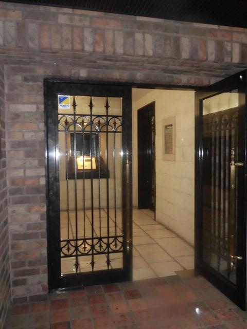 フェニックス北新宿エルミタージュのエントランス