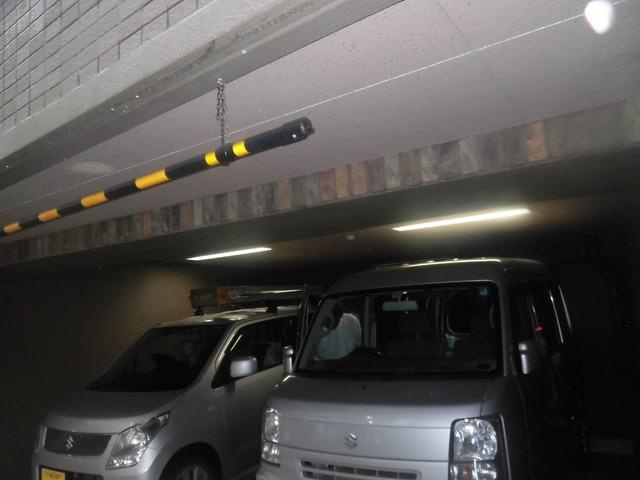 フェニックス北新宿エルミタージュの駐車場