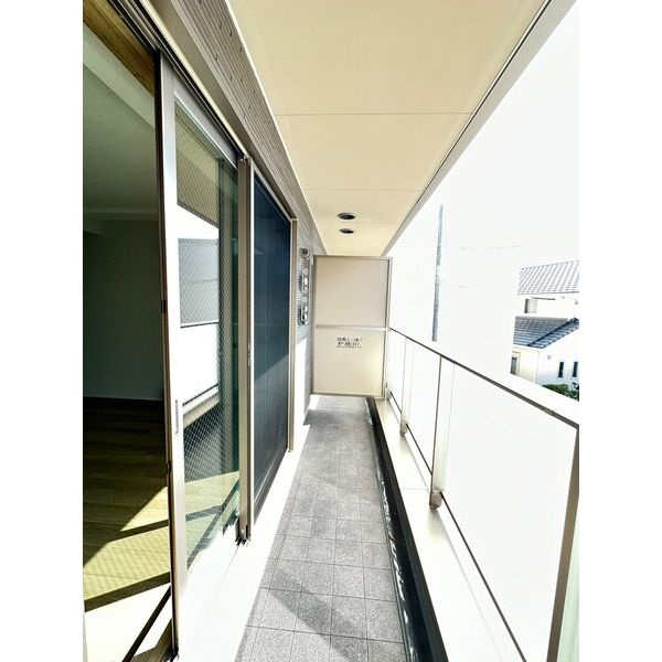 プルミエールK　岡崎市福岡町のバルコニー