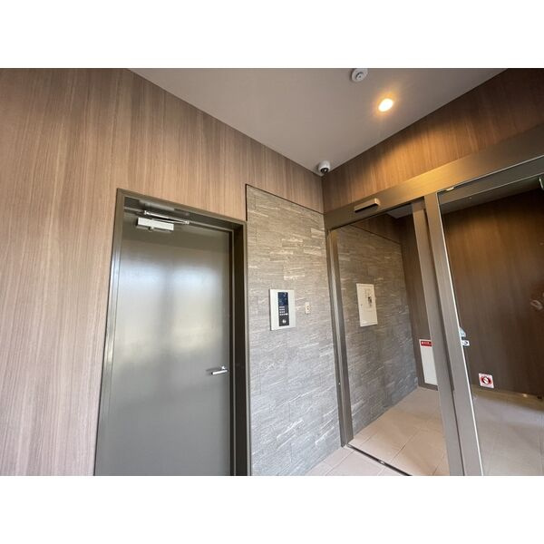 プルミエールK　岡崎市福岡町のエントランス