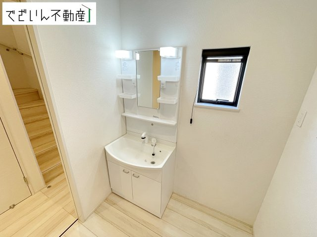 【独立洗面台】 | 行田市門井町3丁目　中古住宅   | 現地(2026年2月撮影)