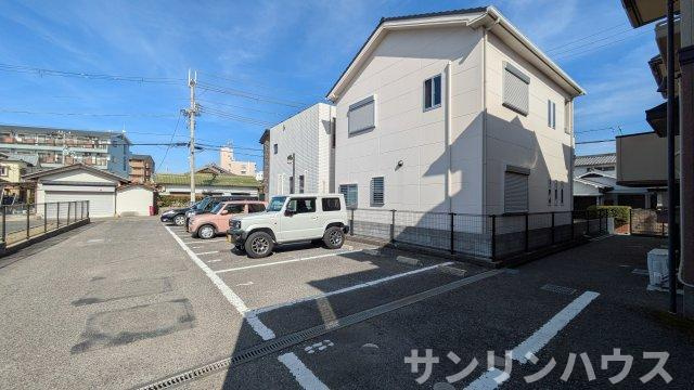 【駐車場】