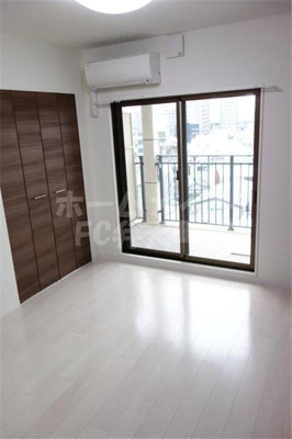 【居間・リビング】 | ラグゼドーム前II | 使いやすいリビングです