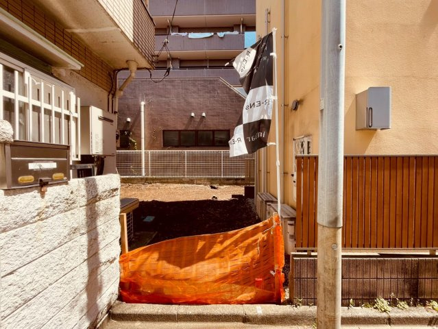 【前面道路含む現地写真】 | 北区滝野川６丁目　建築条件付き売地 | 【南西側】教育施設も徒歩10分圏内、子育て環境も充実