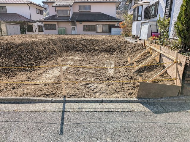 八王子市　北野台　新築一戸建ての駐車場|～並列2台駐車可能カースペース～