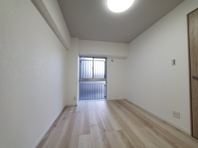 三郷スカイマンションの洋室|スタンダードな洋室です